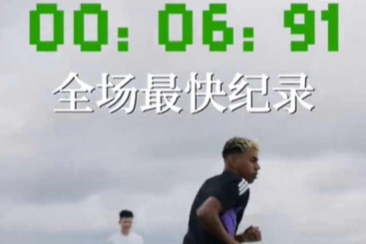 满分亚马尔尝试足球单招运球过杆项目mini版，6.91秒完成