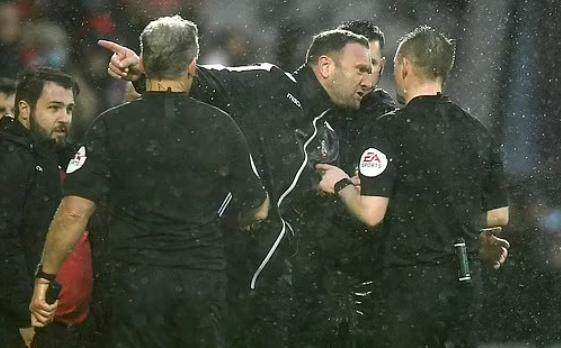 开云官方-更好保护赛场上的判官？英足总计划给裁判配摄像头