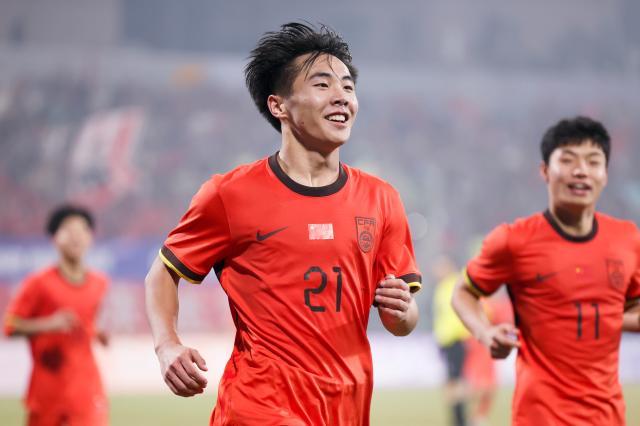 1770263054761051562.jpg (体育)(1)足球——U17亚洲杯预选赛:中国胜孟加拉国_XxjpseC000311_20251130_PEPFN0A001.jpg